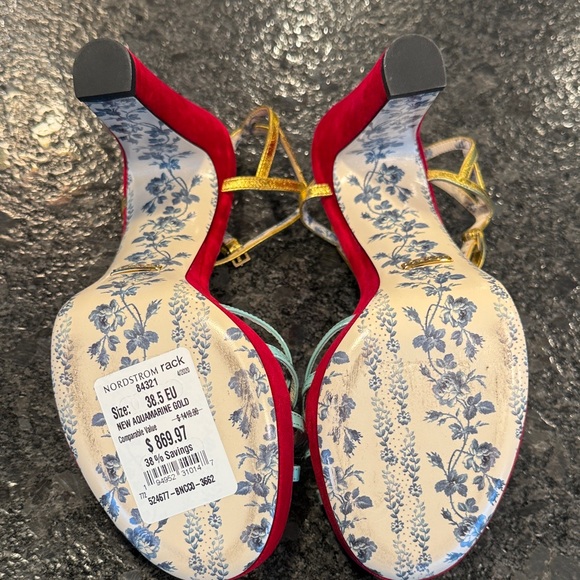 Gucci Wangy red velvet with crystal feline. Beautiful!! - Picture 4 of 5